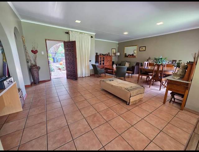 3 BEDROOM HOUSE FOR SALE IN SINOVILLE